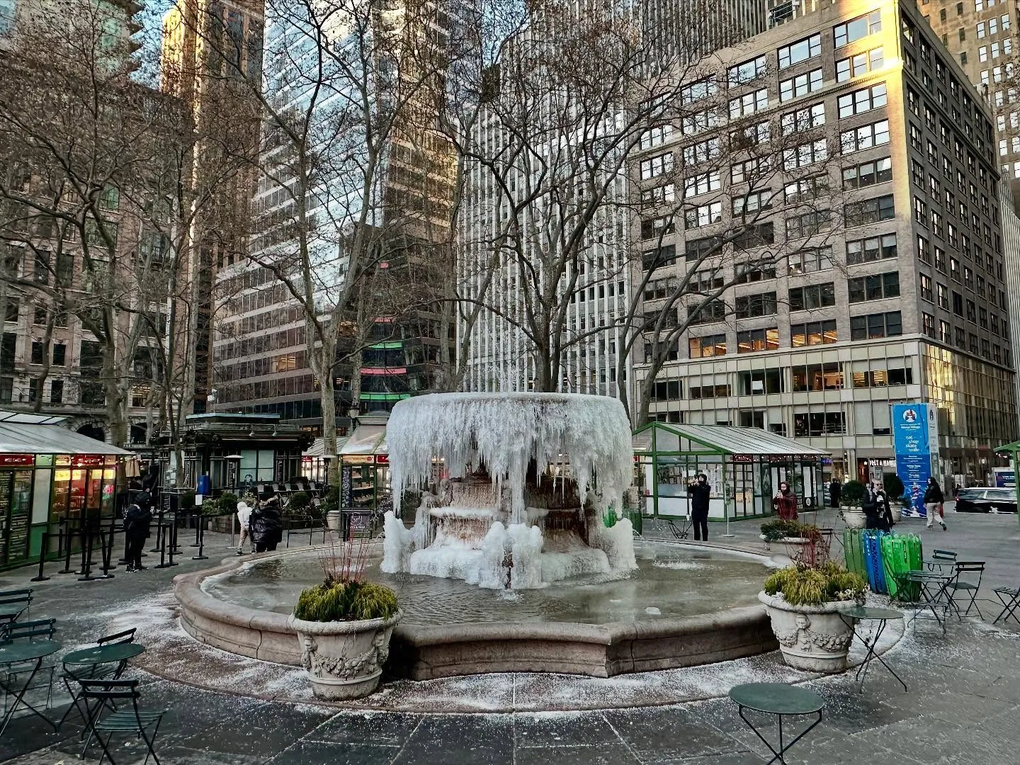 ❄️ Witness the breathtaking transformation of the Josephine Shaw Lowell Memorial Fountain at Bryant Park into a natural ice sculpture during New York City’s coldest winter days. As temperatures drop, the flowing water freezes, creating stunning ice formations. Instagram preview