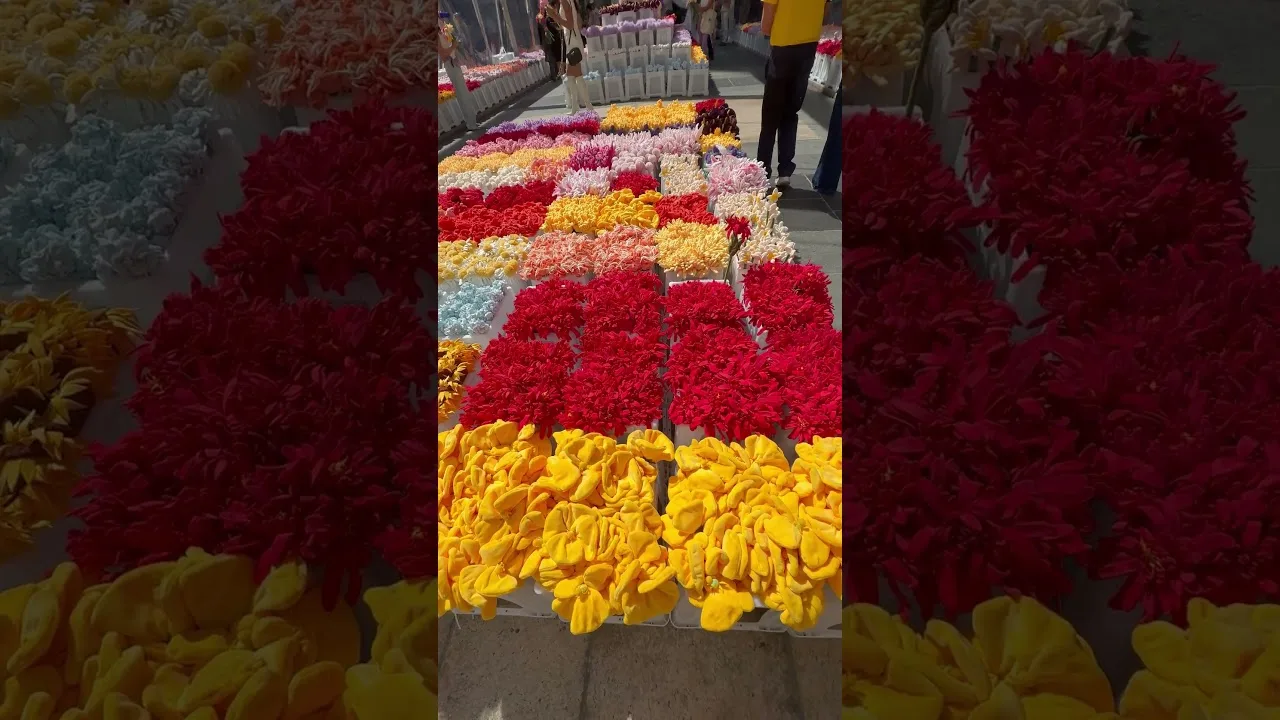 Cj Hendry’s Flower Market 2.0 Rockefeller Center Center Plaza New York City thumbnail
