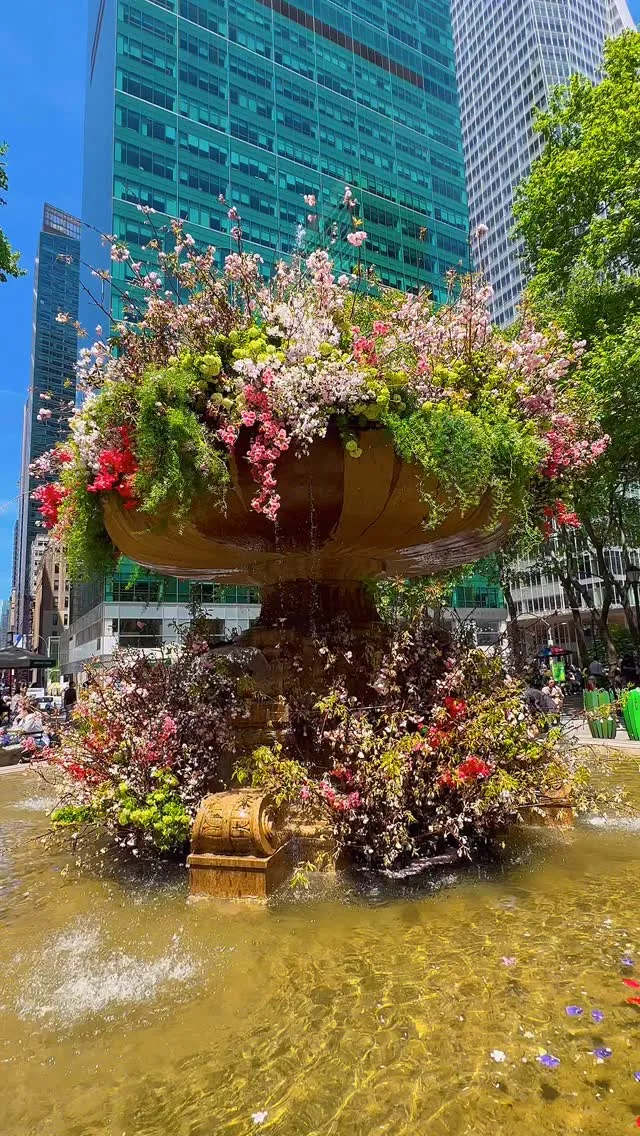 🌺 🌸 💐 The Josephine Shaw Lowell Fountain at @bryantparknyc is in Peak Bloom Instagram preview
