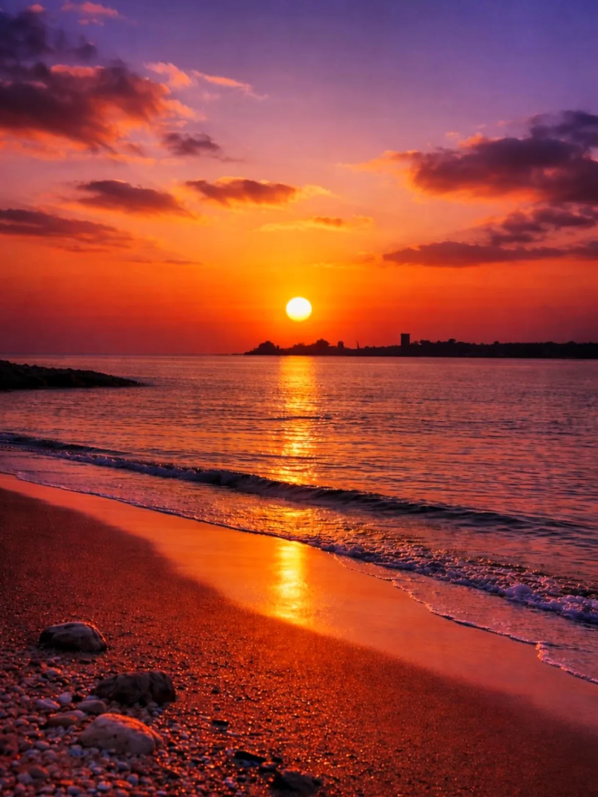Where golden hour meets the ocean #sunset #ocean #beach #queens #nyc Instagram preview