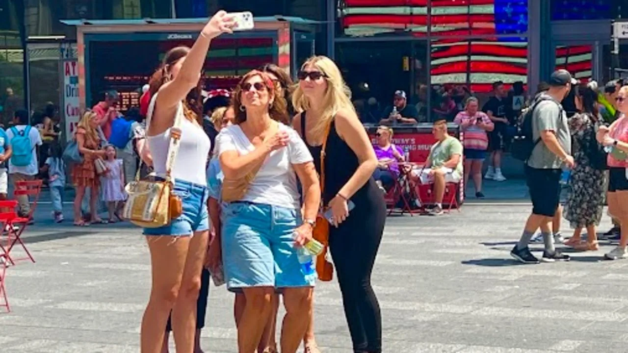 New York City Exploring Monday Morning (July 24, 2023) - Times Square to United Nations HQ thumbnail