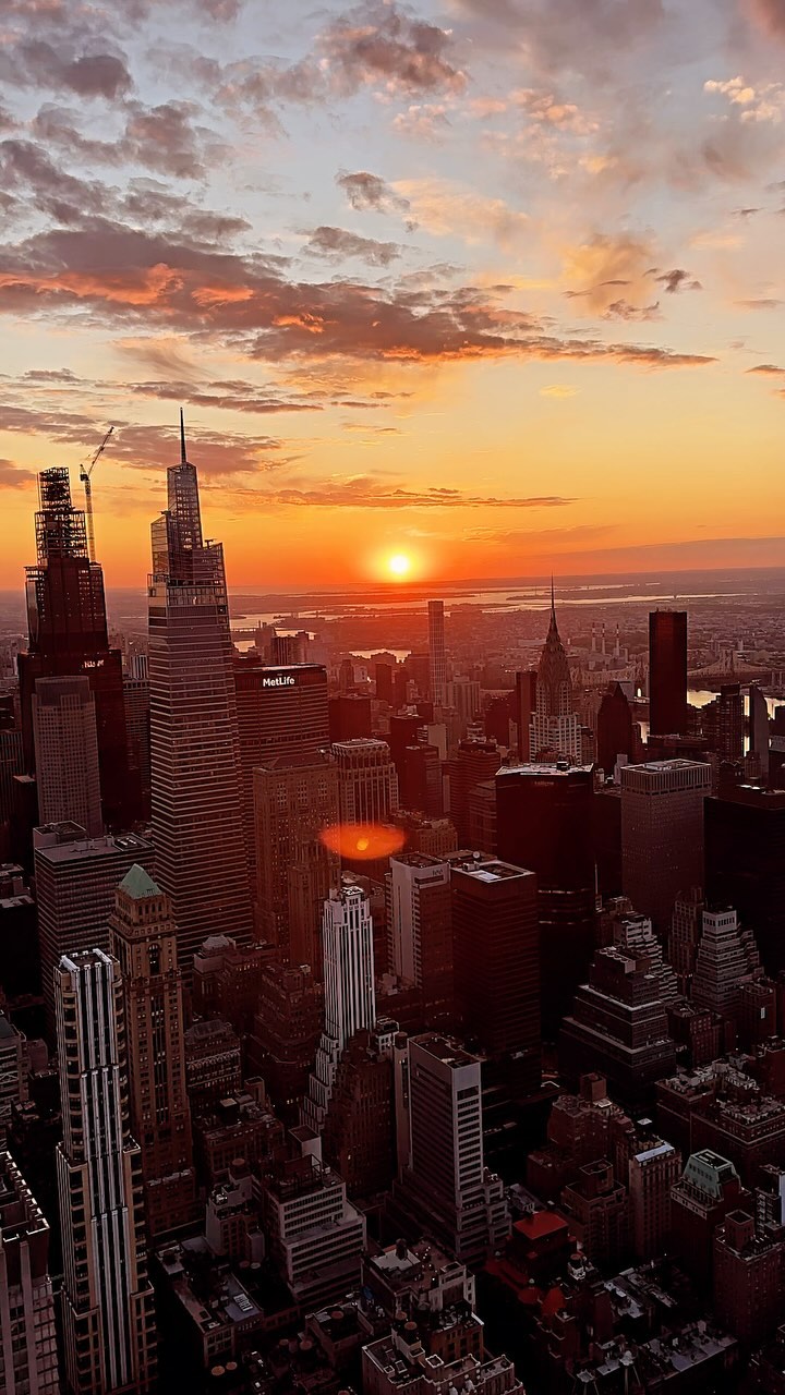 🌇✨🎥📸❤️Sunrise at the Iconic Empire State Building @empirestatebldg Instagram preview
