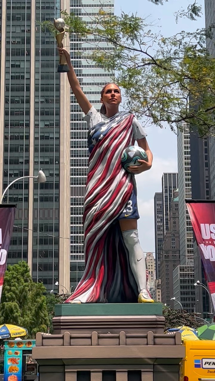 📍Fox Plaza, Rockefeller Center Instagram preview