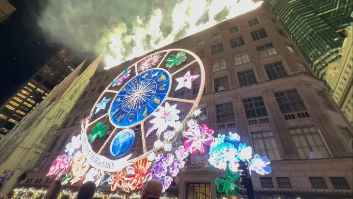Stunning holiday windows and light show at #Saks Fifth Avenue 💥✨ Instagram preview