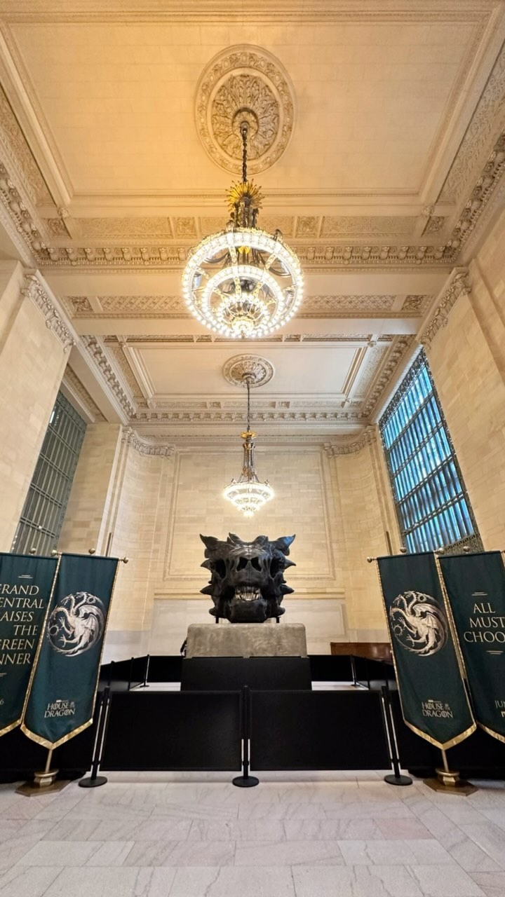 🐉🏰 Green Banner by Game of Thrones at Grand Center Terminal #GreenBanner #GameOfThrones @hbo @streamonmax @houseofthedragonhbo @gameofthrones @grandcentralnyc Instagram preview