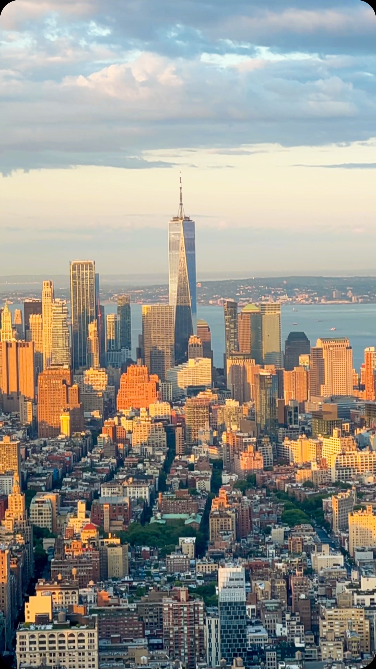 🌇✨🎥📸❤️Sunrise at the Iconic Empire State Building @empirestatebldg Instagram preview