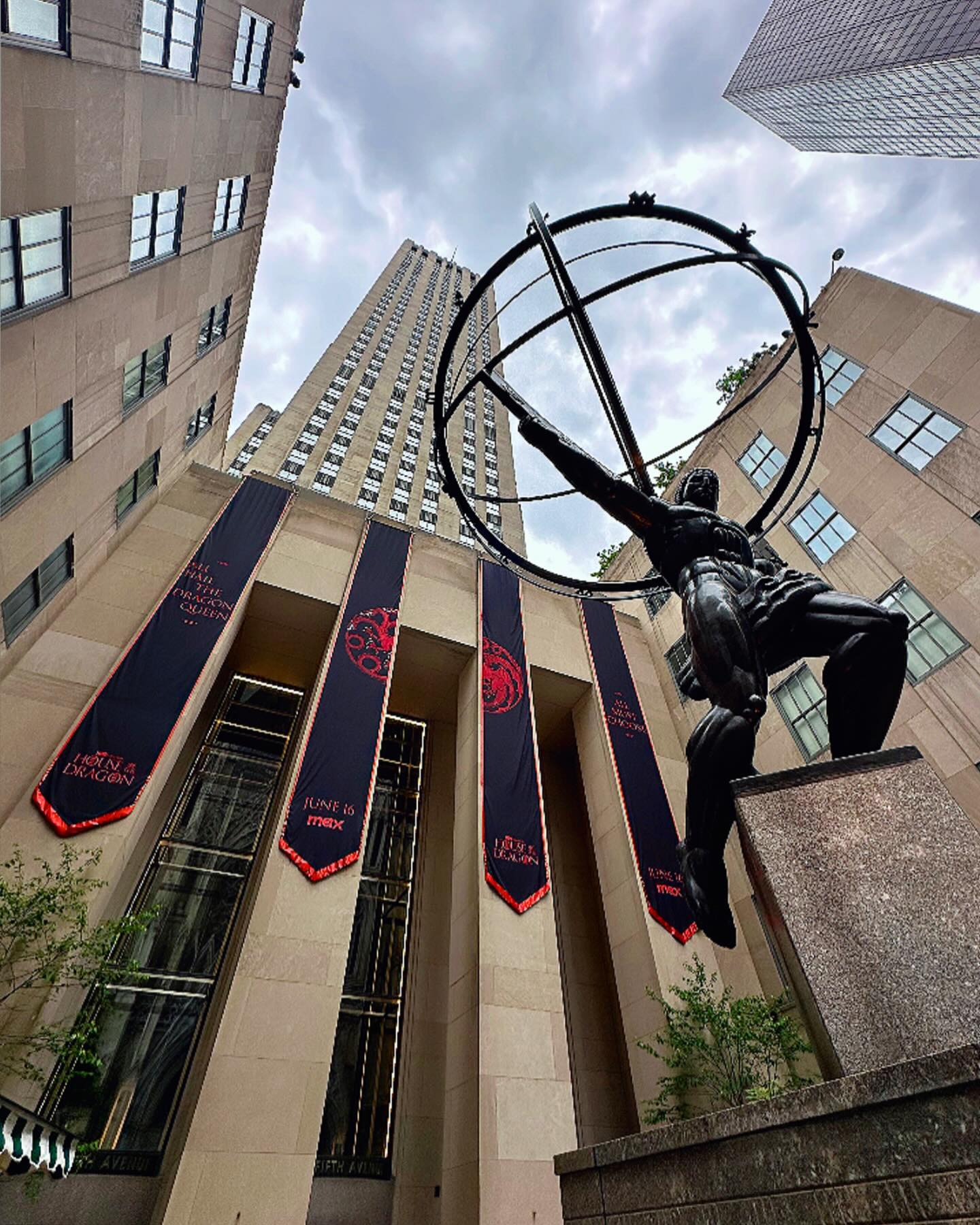 🐉🏰 Black Banner by Game of Thrones at Rockefeller Center #BlackBanner #GameOfThrones @hbo @streamonmax @houseofthedragonhbo @gameofthrones @rockefellercenter Instagram preview