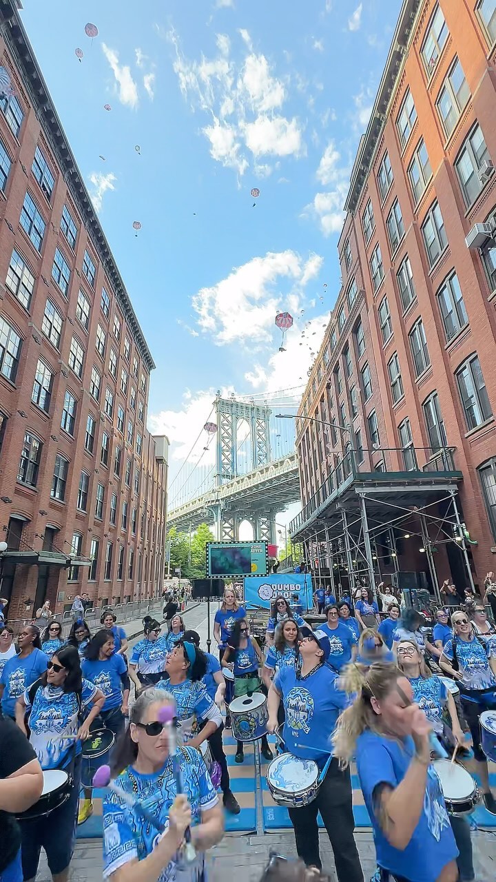 🐘🎉 Dumbo Drop #DumboDrop @thejellybk @fogoazulny @hypedancecommunity @gothamgymnastics @bklynlibrary @dockstreetschool @ps307brooklyn @dumbo_brooklyn @brooklynbridgepark Instagram preview