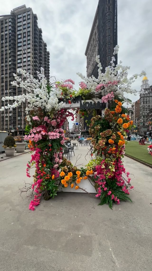 “Dreamland Sirens” by Charlotte Colbert framed by Flowers by Blooming Affairs at Flatiron NoMad in Manhattan experience. @flatironny @colbertcharlotte @charlottecolbertstudio @nyc_dotart @bloomingaffairs #sculpture #publicart #newyork #newyorkcity Instagram preview