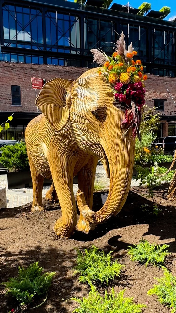 🐘✨ The Great Elephant Migration at Meatpacking District was incredible! 100 life-sized elephant sculptures, created by the Coexistence Collective in partnership with @ElephantFamilyUSA, spread across the neighborhood. This event aims to raise awareness about elephant conservation and the importance 