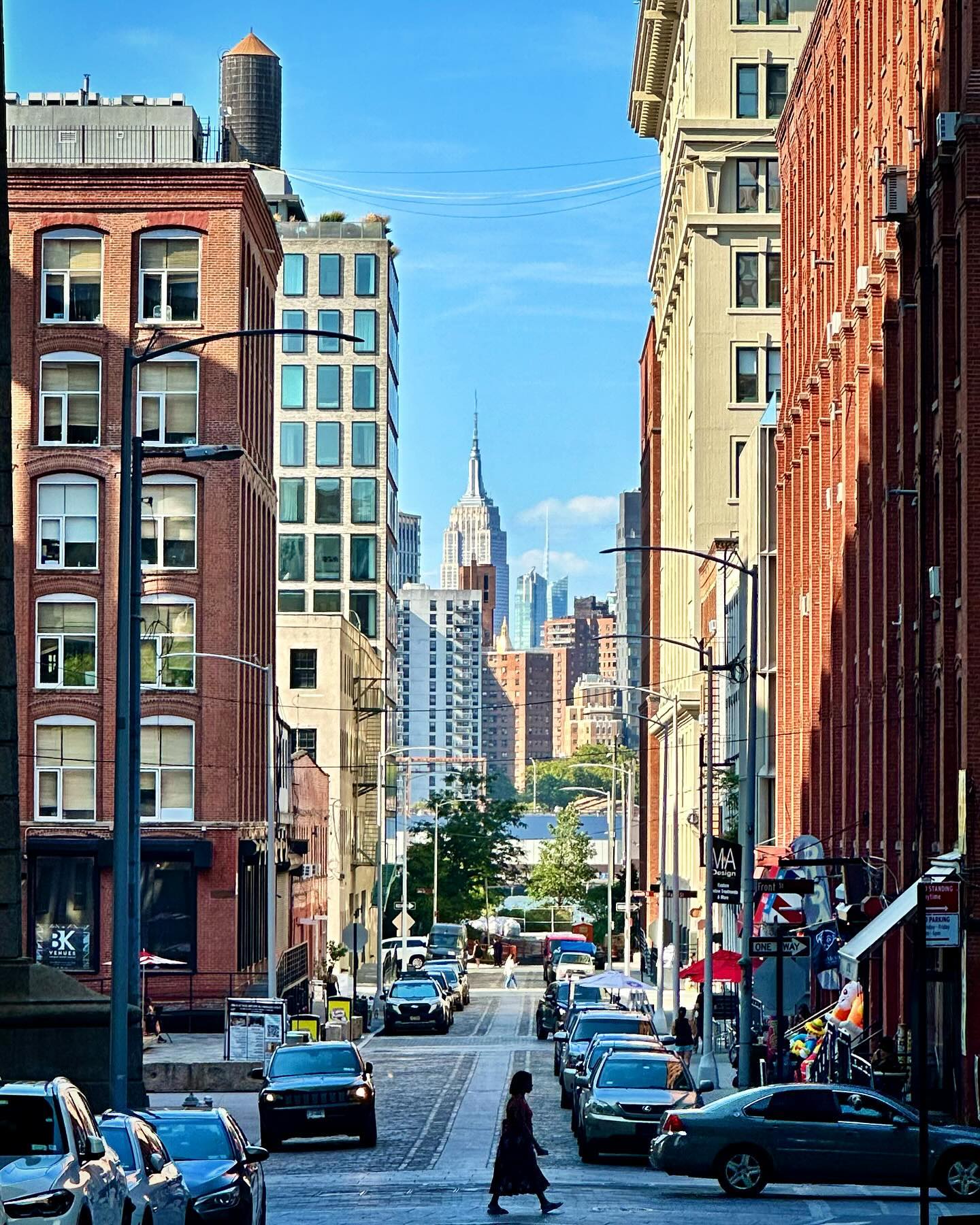 📸🌇 Friday Magic in DUMBO, Brooklyn @dumbo_brooklyn Instagram preview