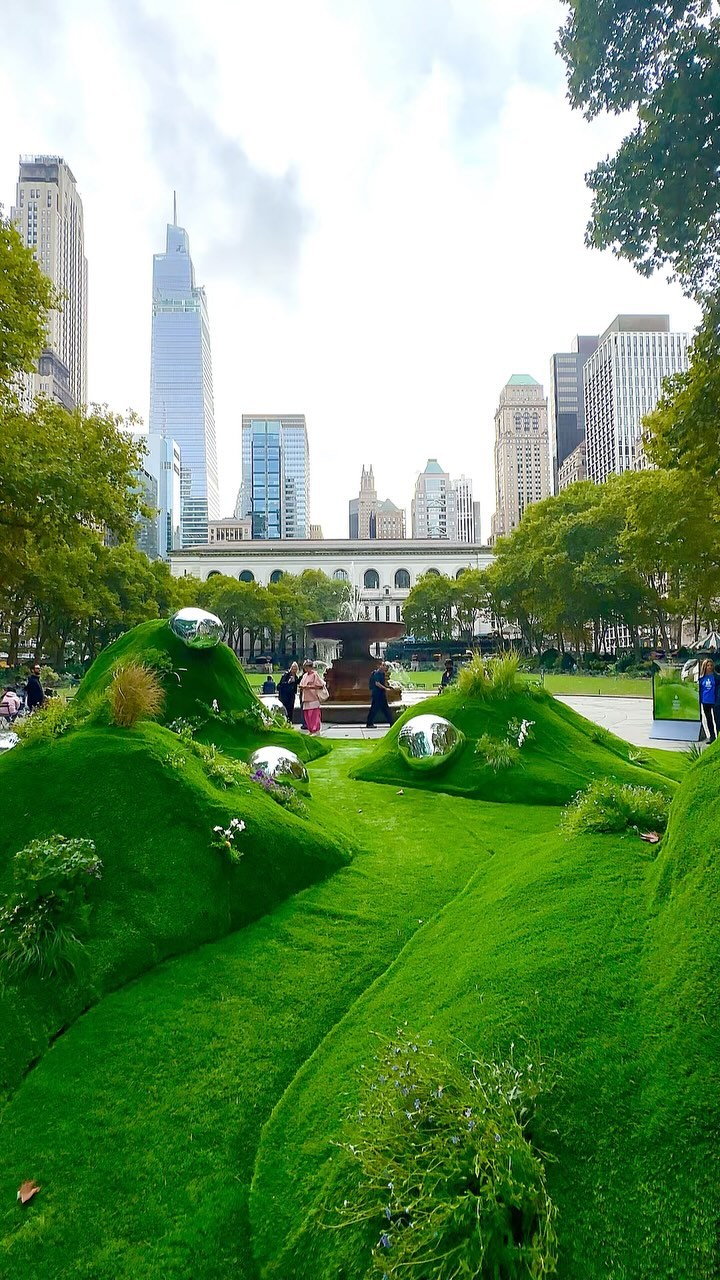 💦 The Bryant Park “Ecolab Every Drop Counts” exhibit highlights the importance of water conservation. The interactive displays and workshops showcase innovative solutions for sustainable water use. Every drop matters. Instagram preview